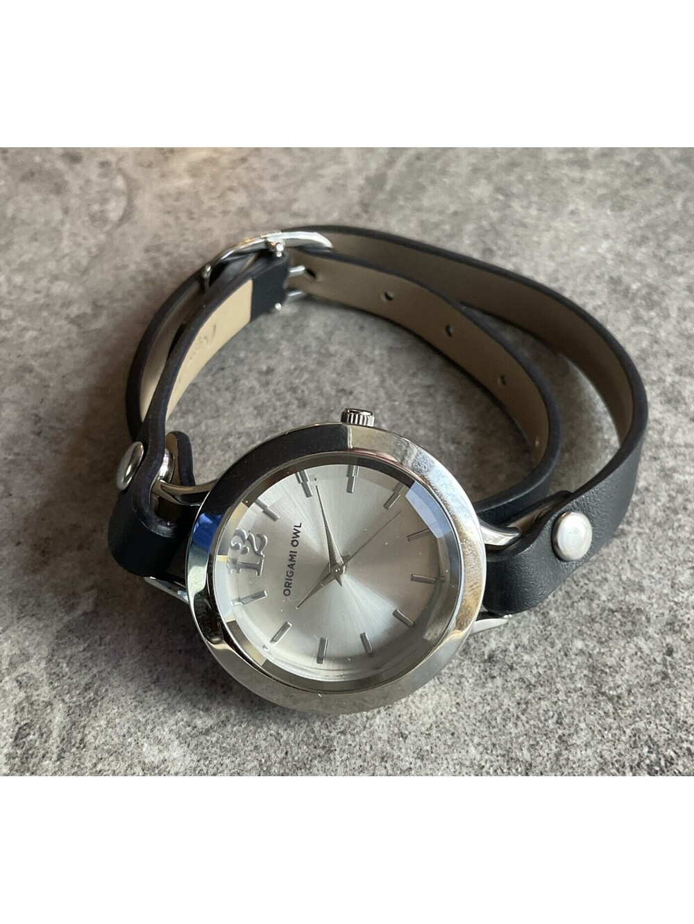 Beautiful Origami Owl Womens Watch 30m Silver Tone Case Black Leather Band A10